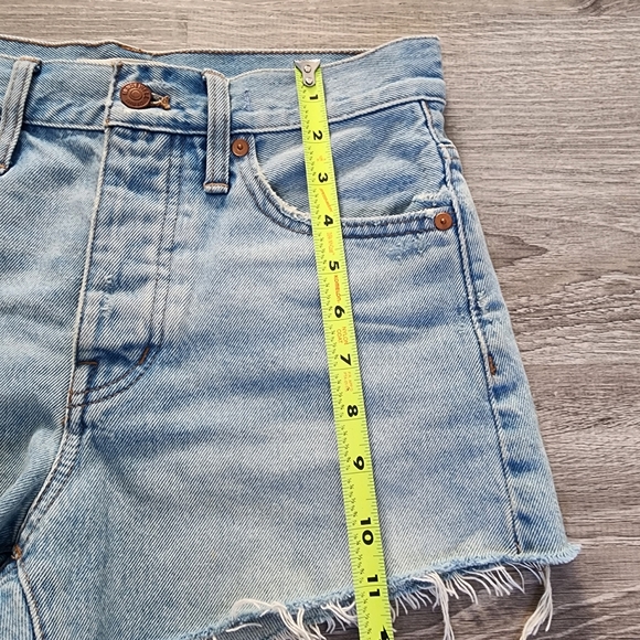 MADEWELL 100% Cotton Relaxed Denim Cutoff Button Fly Light Wash Jean Shorts 23 - Picture 3 of 13